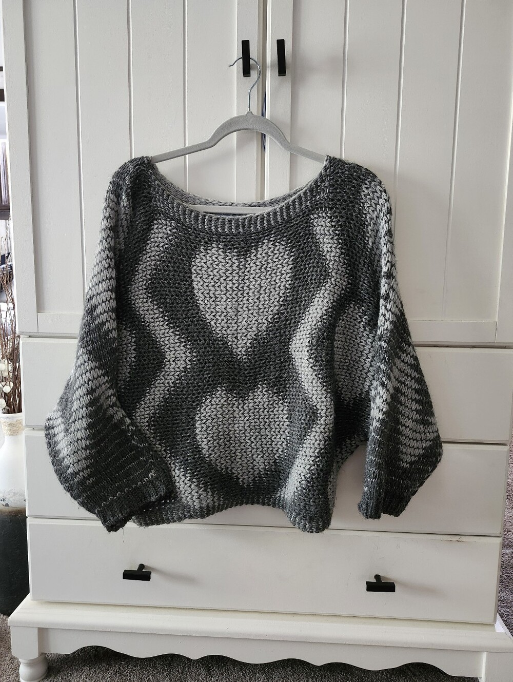 Womens Gray Heart Pattern Knit Sweater - Sz M